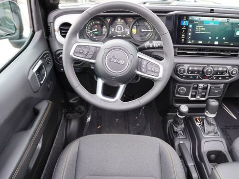 Certified 2025 Jeep Wrangler Unlimited Sahara w/ Safety Group image 21