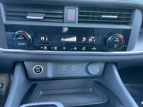 Used 2023 Nissan Rogue SV image 12