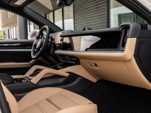 New 2026 Porsche Cayenne Coupe AWD/4WD image 44