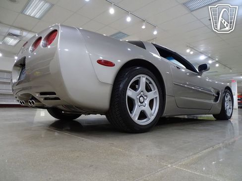 Used 1998 Chevrolet Corvette Coupe w/ Roof Pkg image 17
