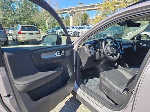 New 2026 Volvo XC40 B5 Core w/ Climate Package AWD/4WD image 19