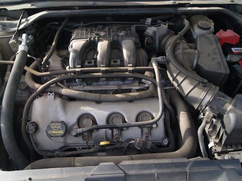 Used 2010 Ford Taurus SEL image 7