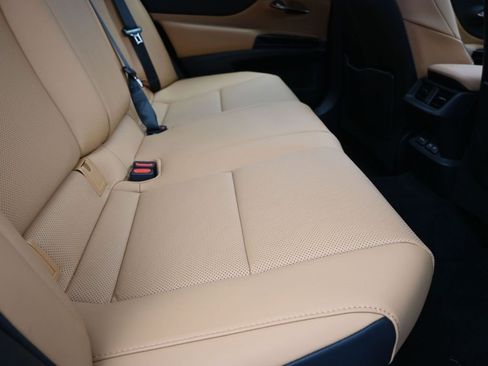 Certified 2023 Lexus ES 300h w/ Premium Package image 22