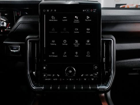 Used 2025 GMC Yukon XL Denali image 17