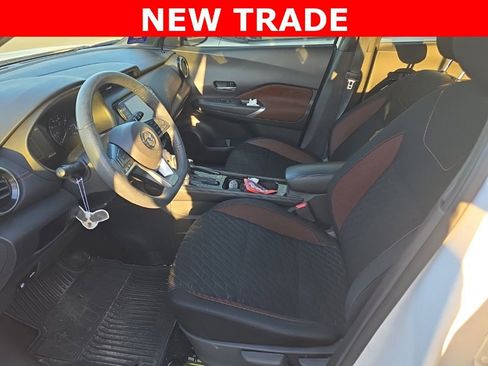 Used 2021 Nissan Kicks SR image 6