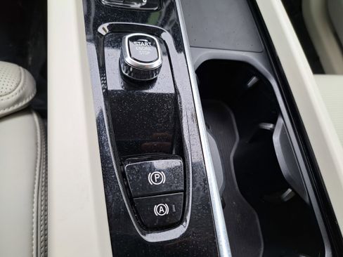 Used 2022 Volvo XC60 B5 Inscription w/ Climate Package image 15