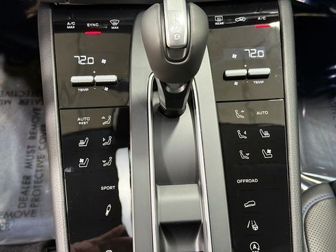 Certified 2026 Porsche Macan S AWD/4WD image 34