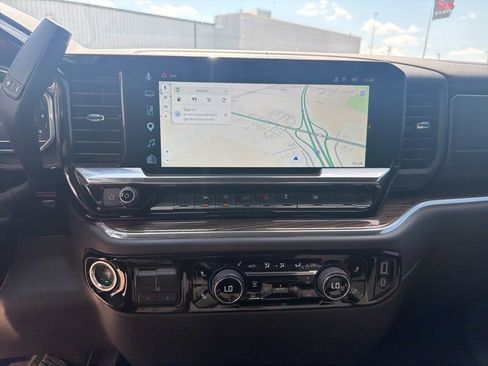 Used 2025 Chevrolet Silverado 1500 LT image 11