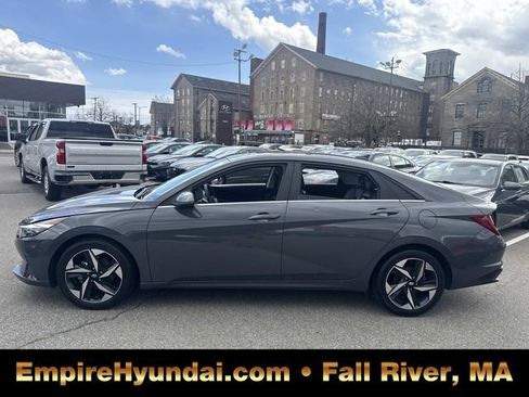 Used 2023 Hyundai Elantra Limited w/ Cargo Package image 9