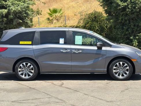 Certified 2024 Honda Odyssey EX-L image 3