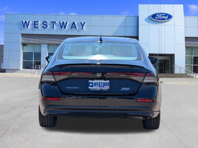 Used 2023 Honda Accord Sport image 4