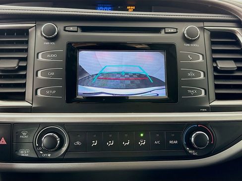 Used 2019 Toyota Highlander LE image 13