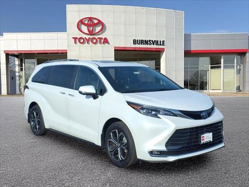 Certified 2025 Toyota Sienna Platinum AWD/4WD image 1