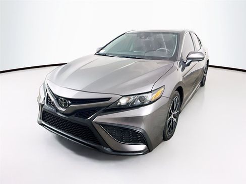 Used 2021 Toyota Camry SE image 15