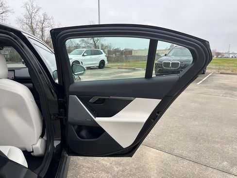 Certified 2025 BMW 530i image 32