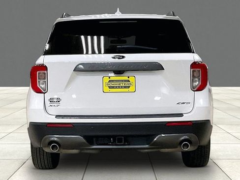 Certified 2023 Ford Explorer XLT w/ Equipment Group 202A AWD/4WD image 4