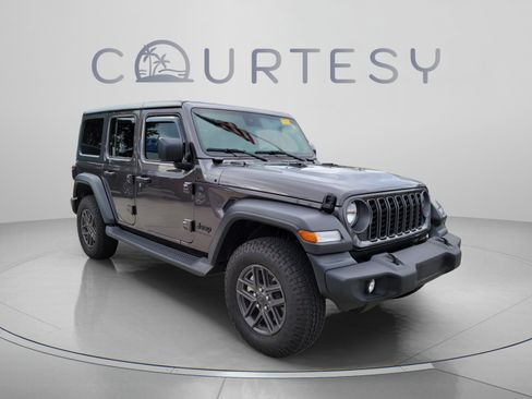 Used 2025 Jeep Wrangler Unlimited Sport AWD/4WD image 4