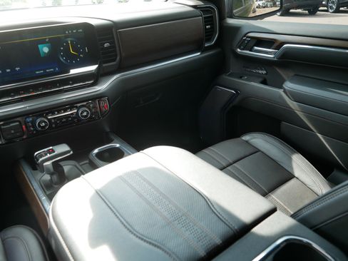Used 2024 Chevrolet Silverado 1500 High Country w/ Midnight Edition AWD/4WD image 11