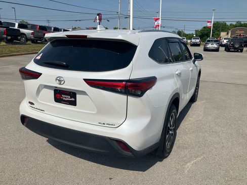 Used 2023 Toyota Highlander XLE AWD/4WD image 7