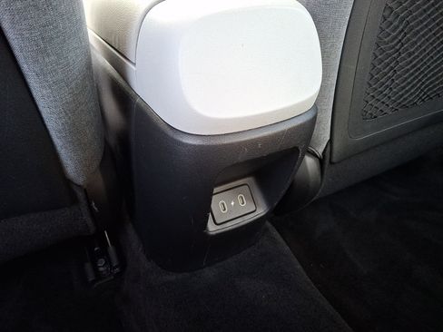 Used 2024 Hyundai Elantra Limited FWD image 11