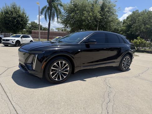 Used 2024 Cadillac Lyriq Sport AWD/4WD image 7