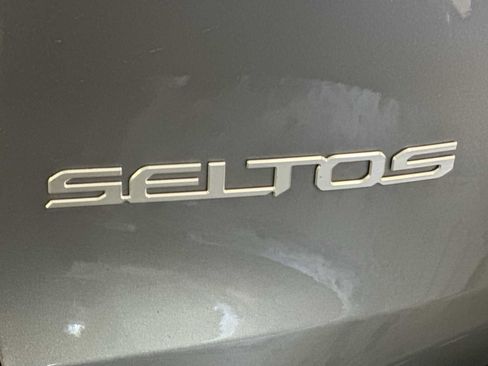 Used 2024 Kia Seltos EX FWD image 13