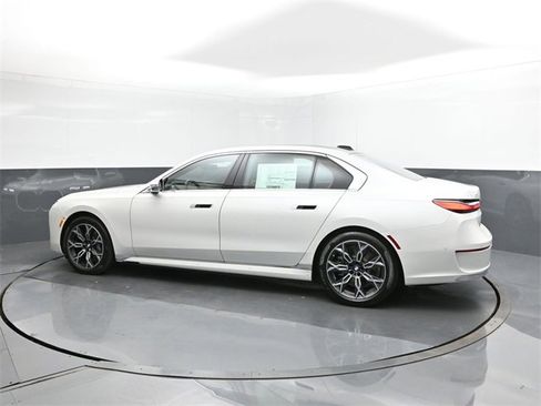 New 2025 BMW i7 xDrive60 w/ Executive Package image 5