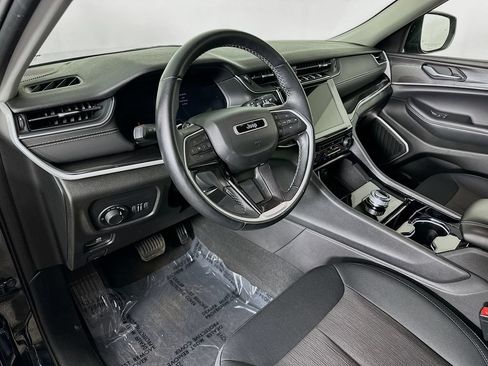 Certified 2022 Jeep Grand Cherokee L Laredo w/ Luxury Tech Group I AWD/4WD image 17