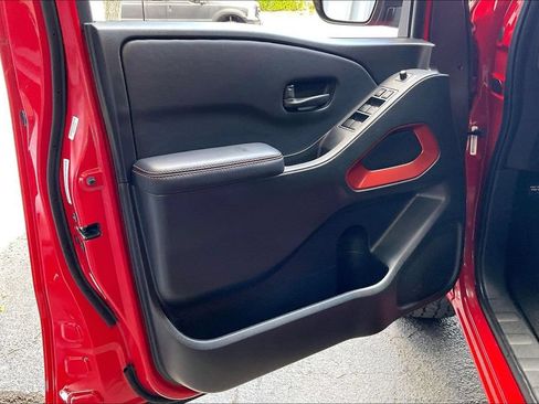 Used 2026 Nissan Frontier PRO-4X AWD/4WD image 2