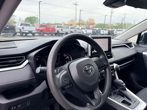 Used 2025 Toyota RAV4 XLE AWD/4WD image 16