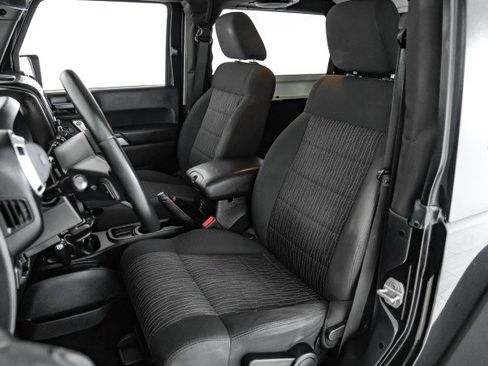 Used 2012 Jeep Wrangler Rubicon image 24