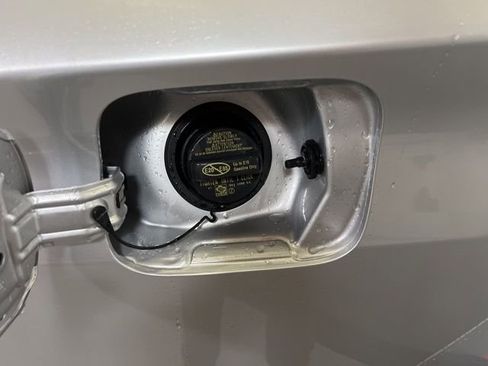 Used 2018 Toyota Prius Prime Premium image 15