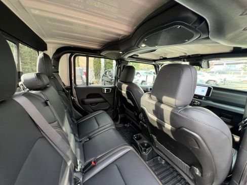 Used 2025 Jeep Gladiator Sport image 26