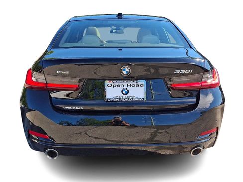 Used 2023 BMW 330i xDrive Sedan w/ Premium Package AWD/4WD image 5