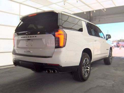 Used 2025 Chevrolet Suburban Z71 AWD/4WD image 4