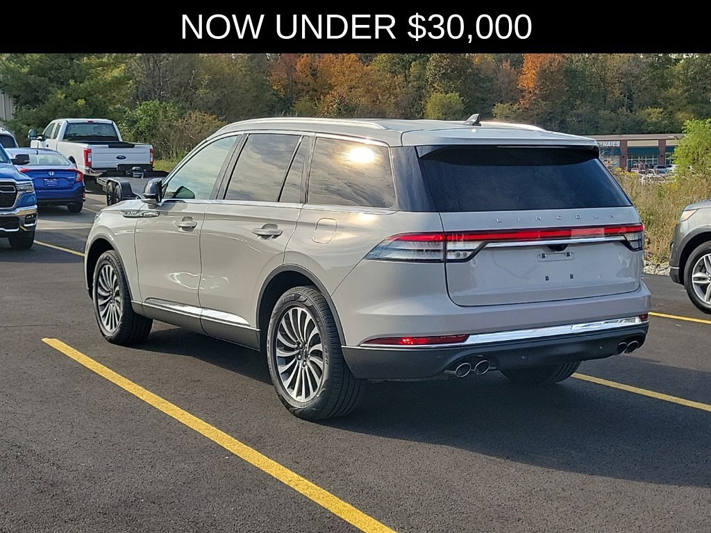 Used 2023 Lincoln Aviator AWD w/ Premium Package image 3