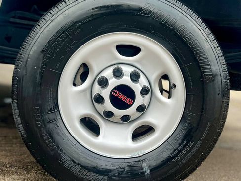 Used 2024 GMC Savana 2500 w/ Driver Convenience Package RWD image 18