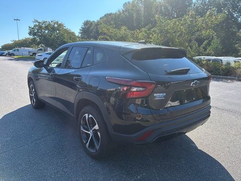 Used 2024 Chevrolet Trax RS w/ Driver Confidence Package FWD image 4