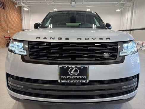 Used 2024 Land Rover Range Rover SE image 2