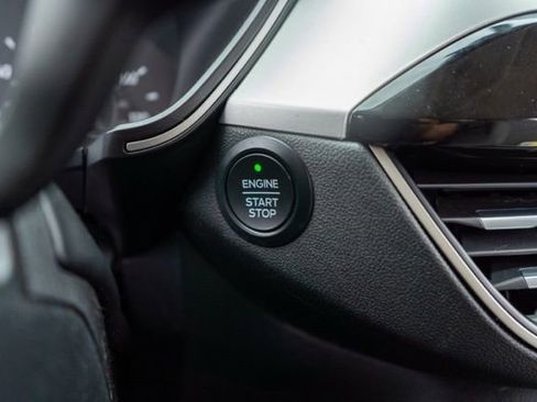 Used 2020 Ford Escape SE image 18