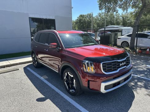Used 2024 Kia Telluride S w/ S Sunroof Package FWD image 11