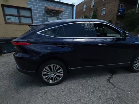 Used 2021 Toyota Venza XLE w/ Softex Package AWD/4WD image 4