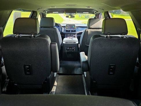 Used 2022 Chevrolet Suburban Z71 w/ Luxury Package AWD/4WD image 6