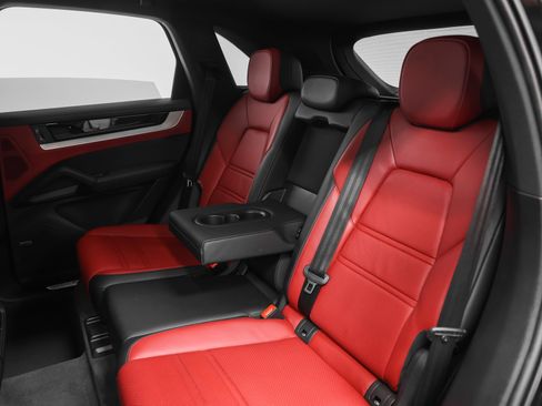 Certified 2024 Porsche Cayenne AWD/4WD image 42