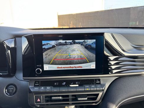 Used 2025 Toyota Camry LE image 17