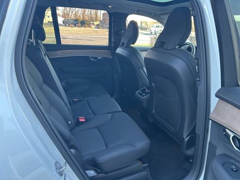 Used 2025 Volvo XC90 B6 Plus image 13