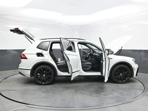 Used 2021 Volkswagen Tiguan SE R-Line AWD/4WD image 48