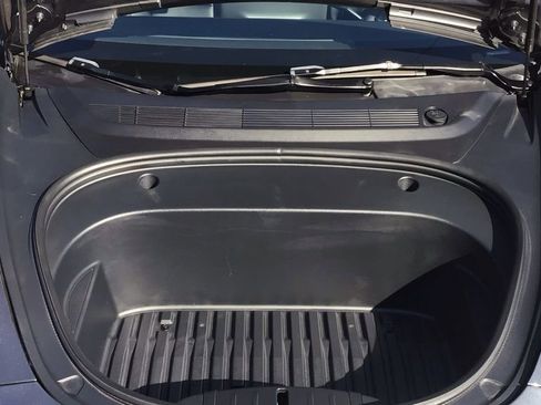 Used 2023 Tesla Model 3 Standard Range image 9