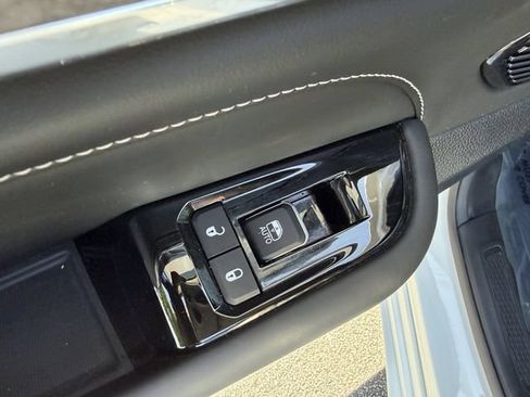 Used 2022 Jeep Grand Cherokee Overland w/ Advanced Protech Group III AWD/4WD image 29