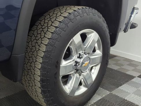 Used 2022 Chevrolet Silverado 2500 LTZ w/ LTZ Convenience Package AWD/4WD image 10